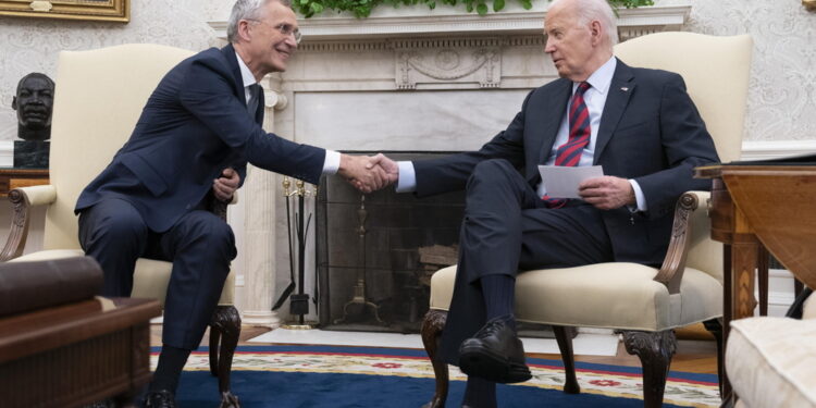Il presidente riceve il segretario della Nato alla Casa Bianca