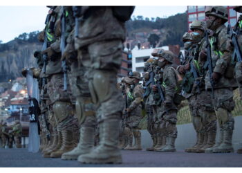 Il militare guida l'assalto al palazzo del potere di La Paz