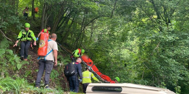 L'anziano in buone condizioni era caduto lungo un sentiero