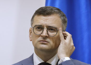 Ministro ucraino: 'Vuole convincere i Paesi a non parteciparvi'