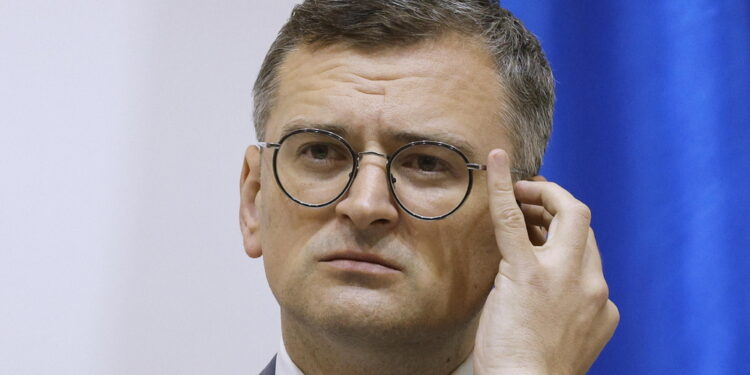 Ministro ucraino: 'Vuole convincere i Paesi a non parteciparvi'