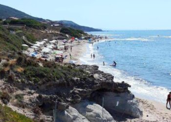 Tragedia nella spiaggia di Lu Bagnu nel nord Sardegna