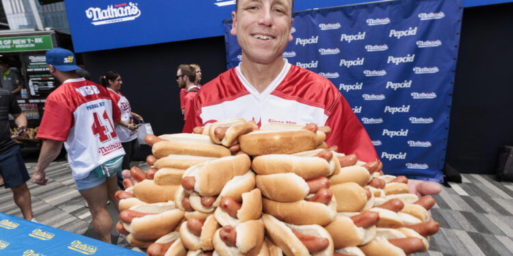 Estromesso dalla gara il campione Joey Chestnut