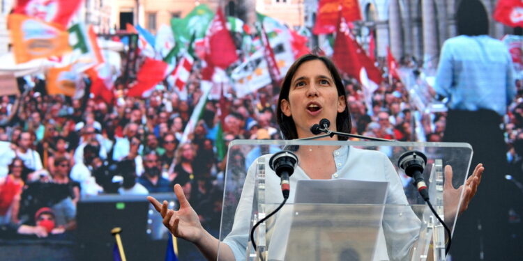 I candidati vincono la sfida alle comunali di Firenze e Bari