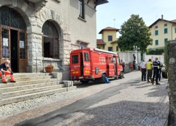 Il punto di coordinamento dei vigili del fuoco per le ricerche del turista belga scomparso a Torno