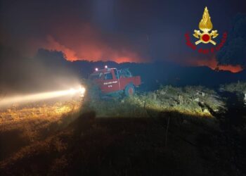 Fronte di fuoco di 7 km