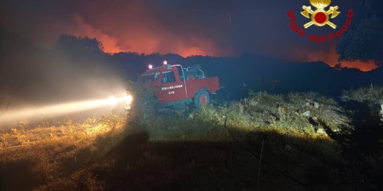 Fronte di fuoco di 7 km