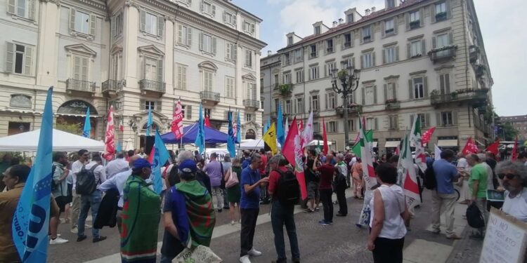 Cgil e Uil: "Difendiamo la democrazia e i più deboli"