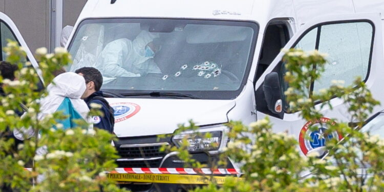 Il corpo ritrovato in un bosco vicino alla sua automobile