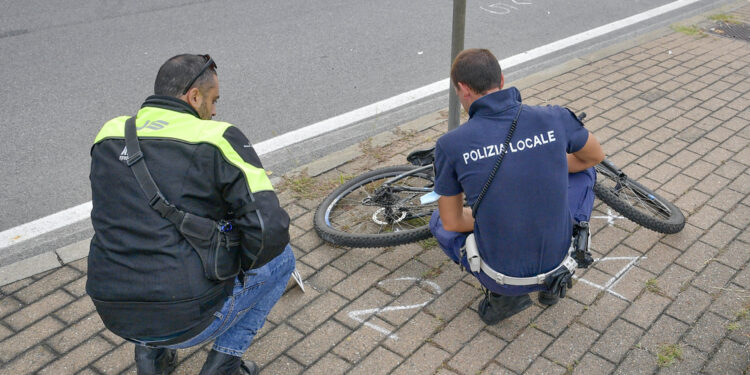 L'incidente questa mattina in viale Tunisia a Milano