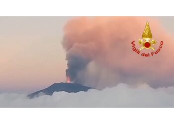 Versante Sud-Est del vulcano coperto di cenere lavica