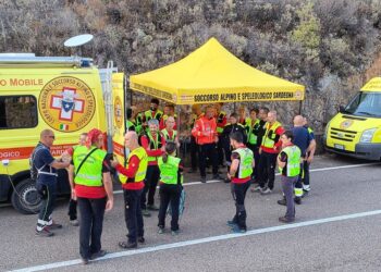 In campo anche i sommozzatori dei vigili del fuoco