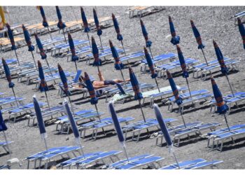 Il 9 agosto sulle spiagge le attrezzature aperte in ritardo