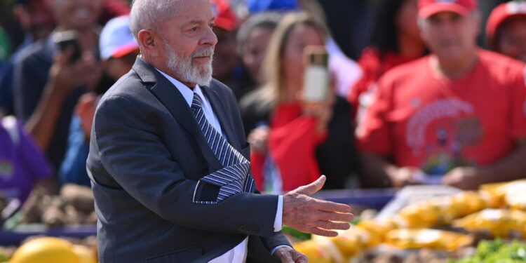 Lula: 'non buttiamo soldi