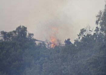 In azione un elicottero e quattro squadre di vigili del fuoco