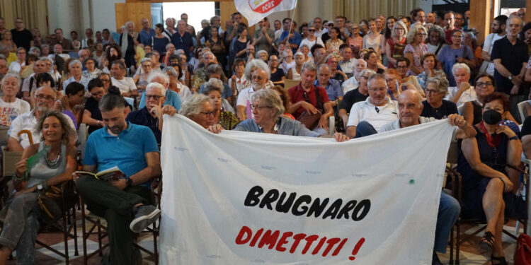 In 400 hanno aderito all'appello partiti opposizione a Brugnaro