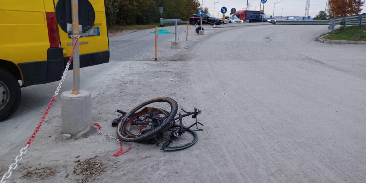 L'incidente all'altezza di una rotonda a Udine