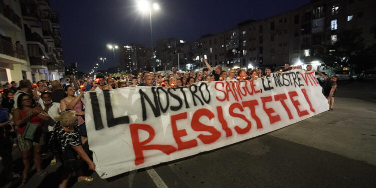 Un corteo per ricordare le vittime del crollo della Vela