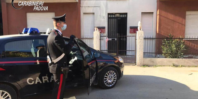 Intervento dei carabinieri nel centro di Padova