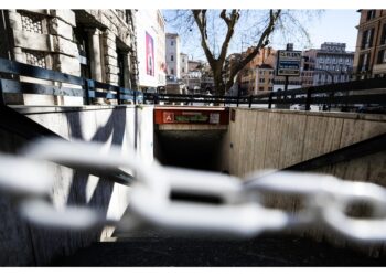 Stazione Barberini chiusa per l'intervento degli agenti