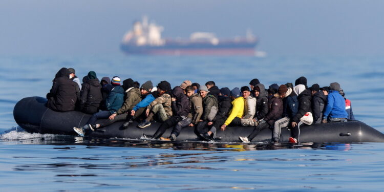 Il corpo a bordo di una barca sovraffollata