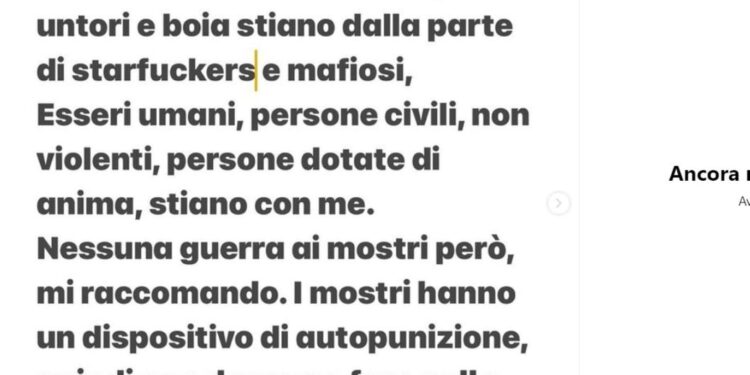 Il cantante sui social: 'Persone dotate di anima stiano con me'