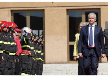 Il ministro visita Comando provinciale delle due vittime di ieri