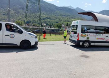 La salita in paese a bordo di minivan