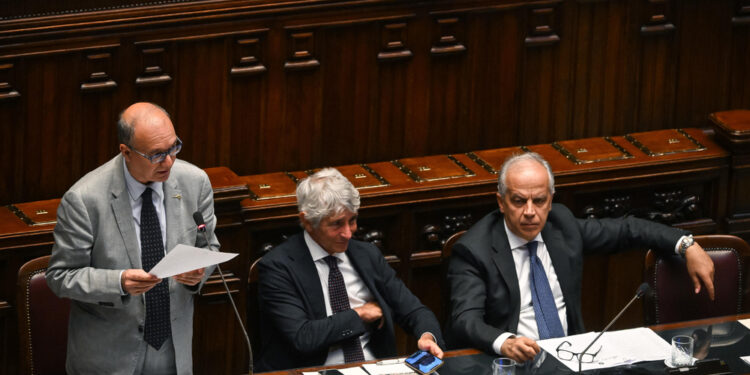 Valditara: 'Rafforziamo l'azione amministrativa delle scuole'