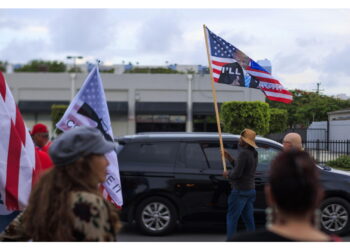 Coro di condanna degli spari durante il comizio di Trump