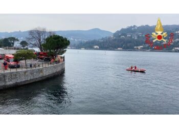 Salvata in acqua la fidanzata 19enne