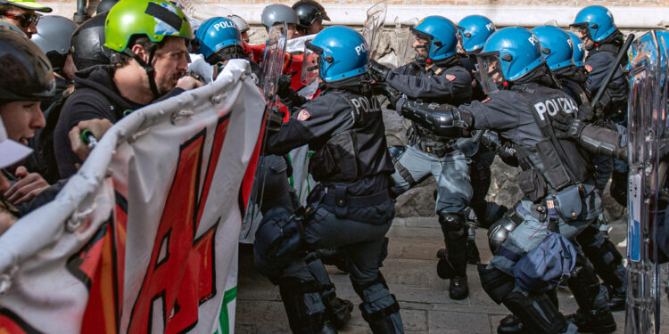 'Nel mirino organizzazioni umanitarie e manifestanti'