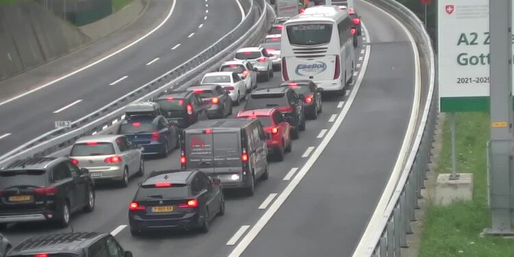 Pesanti rallentamenti in Svizzera al Tunnel del Gottardo