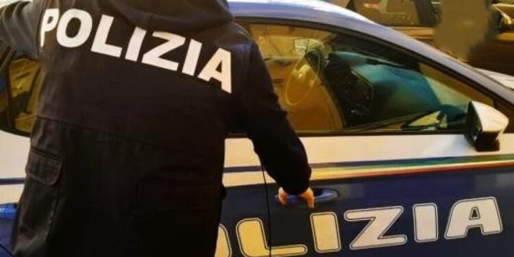 Polizia esegue ordinanza