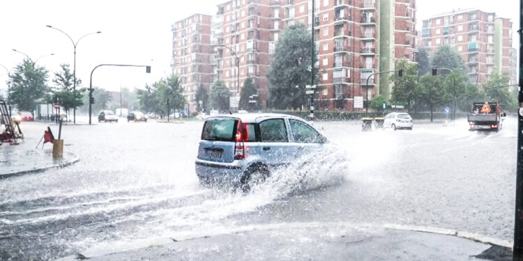 Attese forti piogge con possibili grandinate e raffiche di vento