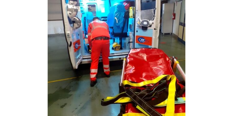 Trasportato in codice rosso in ospedale. Indagano i carabinieri