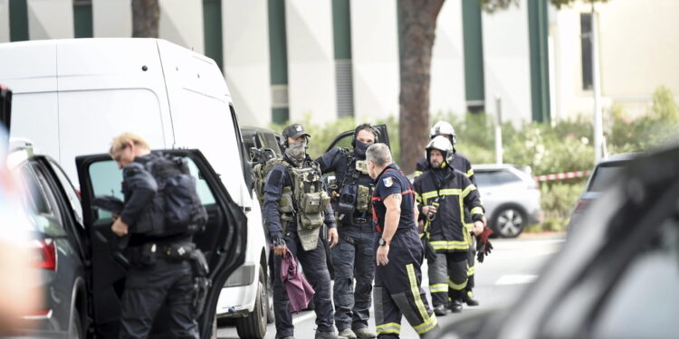 La polizia lo ha localizzato e gli ha sparato