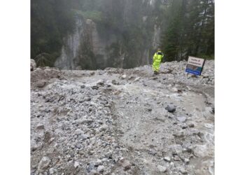 La colata chiude la Strada regionale 355 della Val Degano