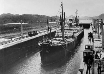 La nave Ancon lo percorse per la prima volta il 15 agosto 1914