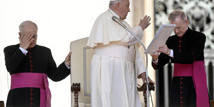 Francesco cita le guerre che "nascono dalla fame di energia"