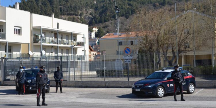 Cc Popoli eseguono 12 misure cautelari con militari Foggia