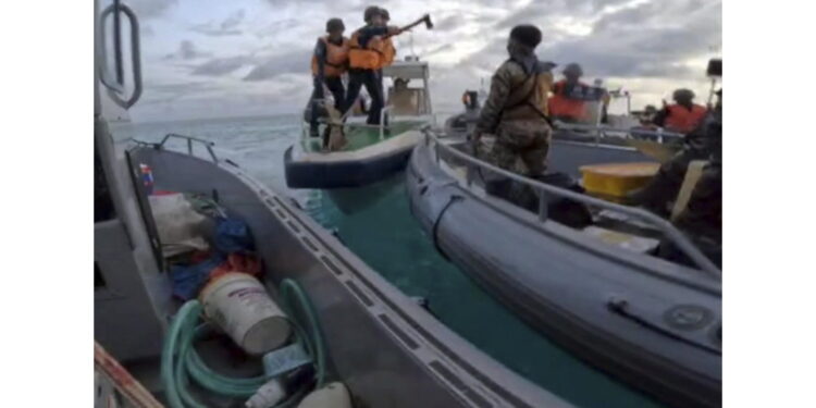 Alta tensione vicino alle isole contese nel Mar Cinese