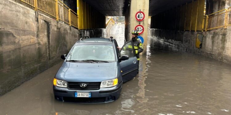 Molti gli interventi dei vigili del fuoco e polizia municipale