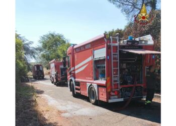 Ustionati un vigile del fuoco e tre operatori protezione civile