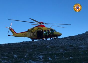 Sul posto l'elisoccorso regionale e il Soccorso Alpino