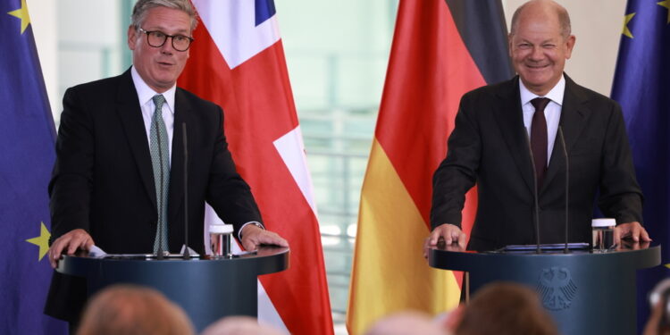 Il premier britannico in visita a Berlino