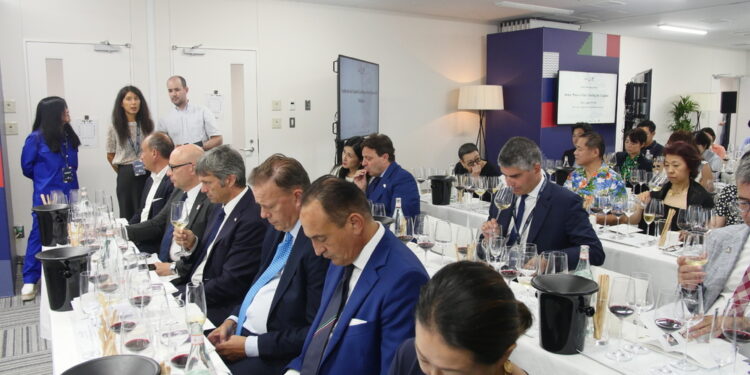 Partecipano il presidente dell'Agenzia Ice Zoppas e Vinitaly