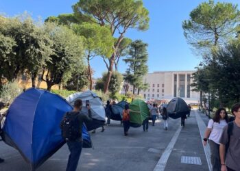 Anche sui social gli studenti denunciano il caro affitti