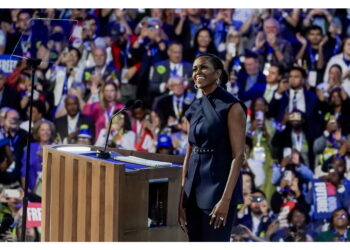 Ovazione per l'ex first lady alla convention dem di Chicago