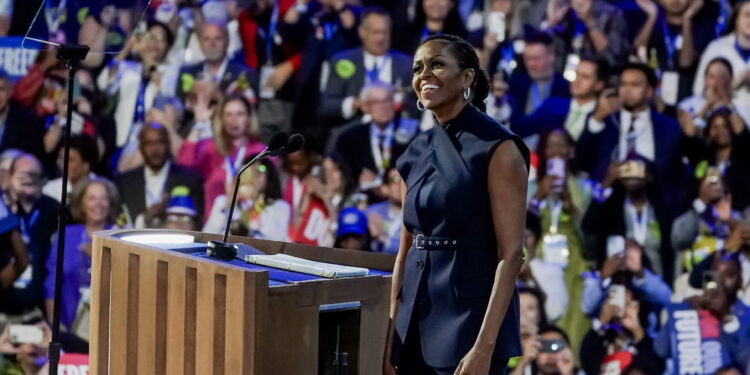 Ovazione per l'ex first lady alla convention dem di Chicago